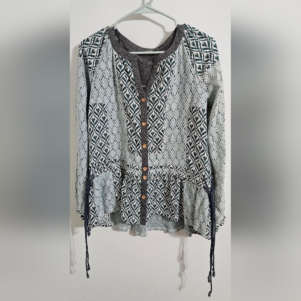 Gimmicks By BKE Long Sleeve Green Floral And Lace Button Top Shirt Size L